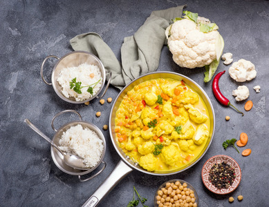 Cauliflower chickpea curry