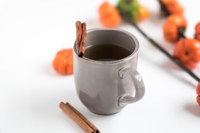 Green tea with honey and cinnamon