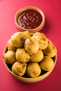 Aloo velulli batata vada
