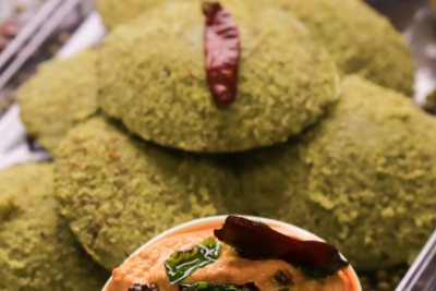 Spinach semolina idli